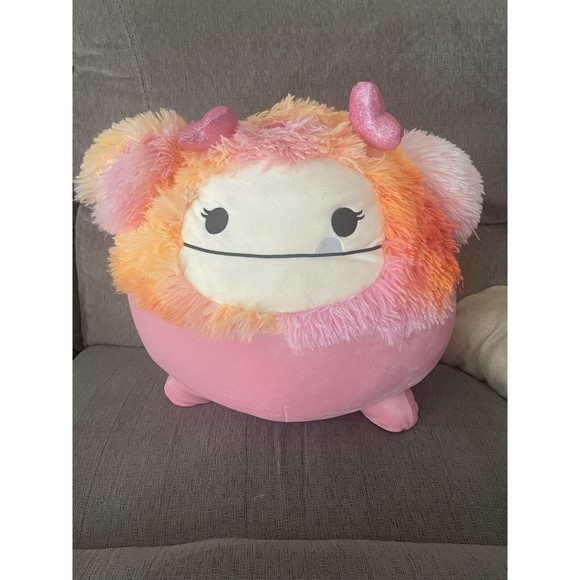 Caparinne the Bigfoot SQUISHMALLOW 16 VALENTINE 2023 RARE & HTF BNWT - Picture 3 of 5